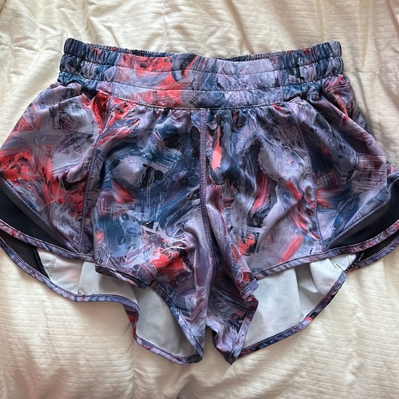 LULULEMON hotty hot shorts - Picture 3 of 4